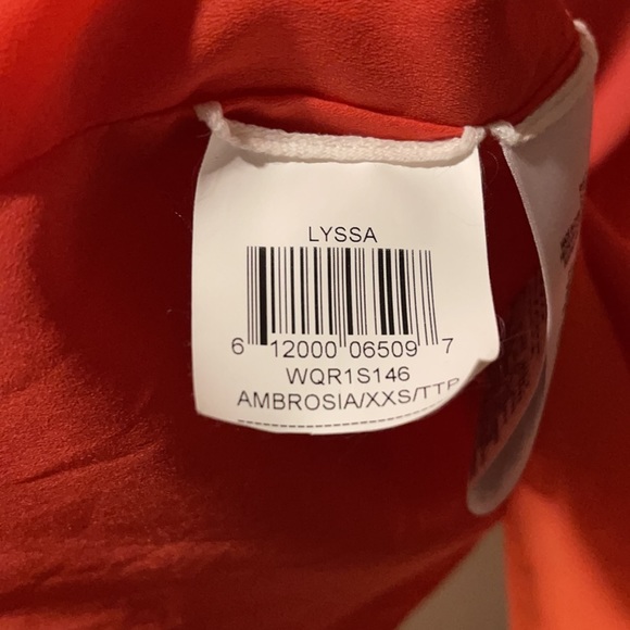 BCBG maxazria. Coral top. - Picture 7 of 10